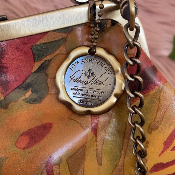 Hand crafted Leather Crossbody - Picture 2 of 9